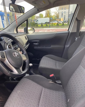 Toyota Yaris cena 23900 przebieg: 142049, rok produkcji 2013 z Katowice małe 529